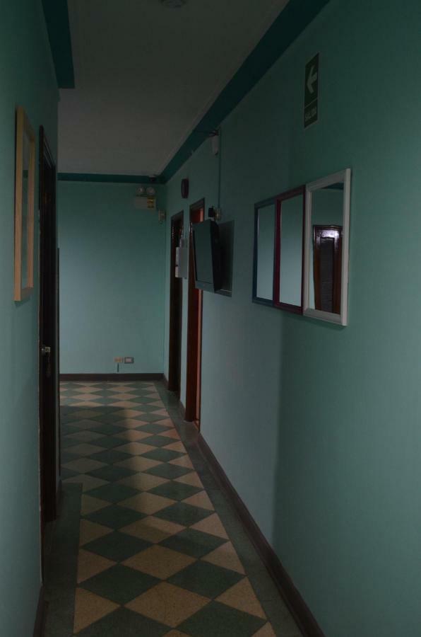 Andes Backpackers Hostel Lima Exterior photo